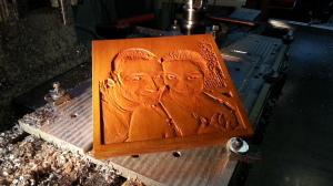 Bassorilievo CNC su legno da foto